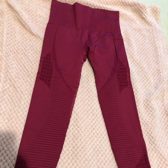 SOLD! Seemless leggings and bra SET! - Picture 6 of 7